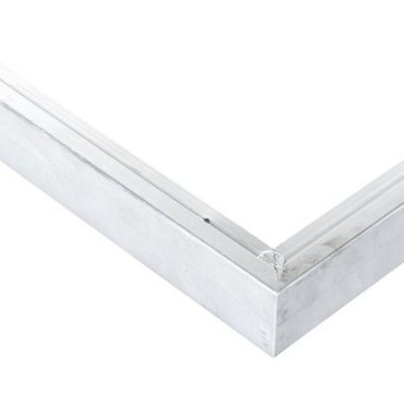 Aluminium daktrimset recht t.b.v. plat dak, maximale dakmaat 400 x 400cm.