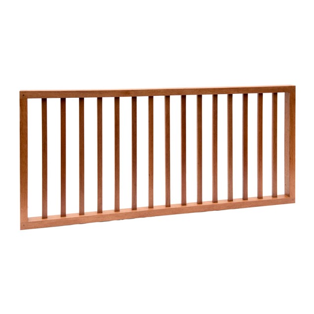 Hardhouten spijlenhek, 180 x 80 cm. Frame 4,5 x 7 cm, spijlen 2 x 3 cm.