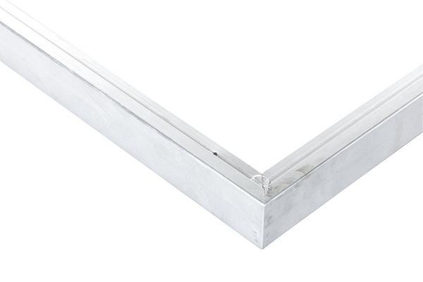 Aluminium daktrimset recht t.b.v. plat dak, maximale dakmaat 400 x 400cm.